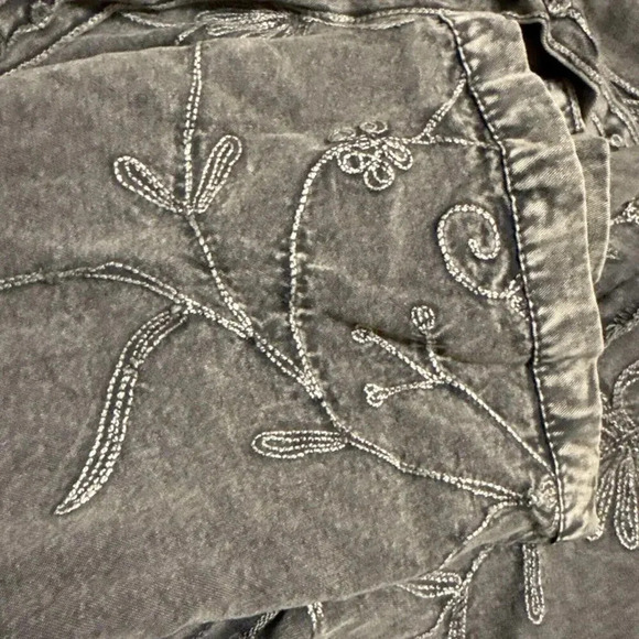 Parsley & Sage 3/4 Sleeve Gray Floral Embroidered Distressed VTG Wash Cardigan - Picture 6 of 11